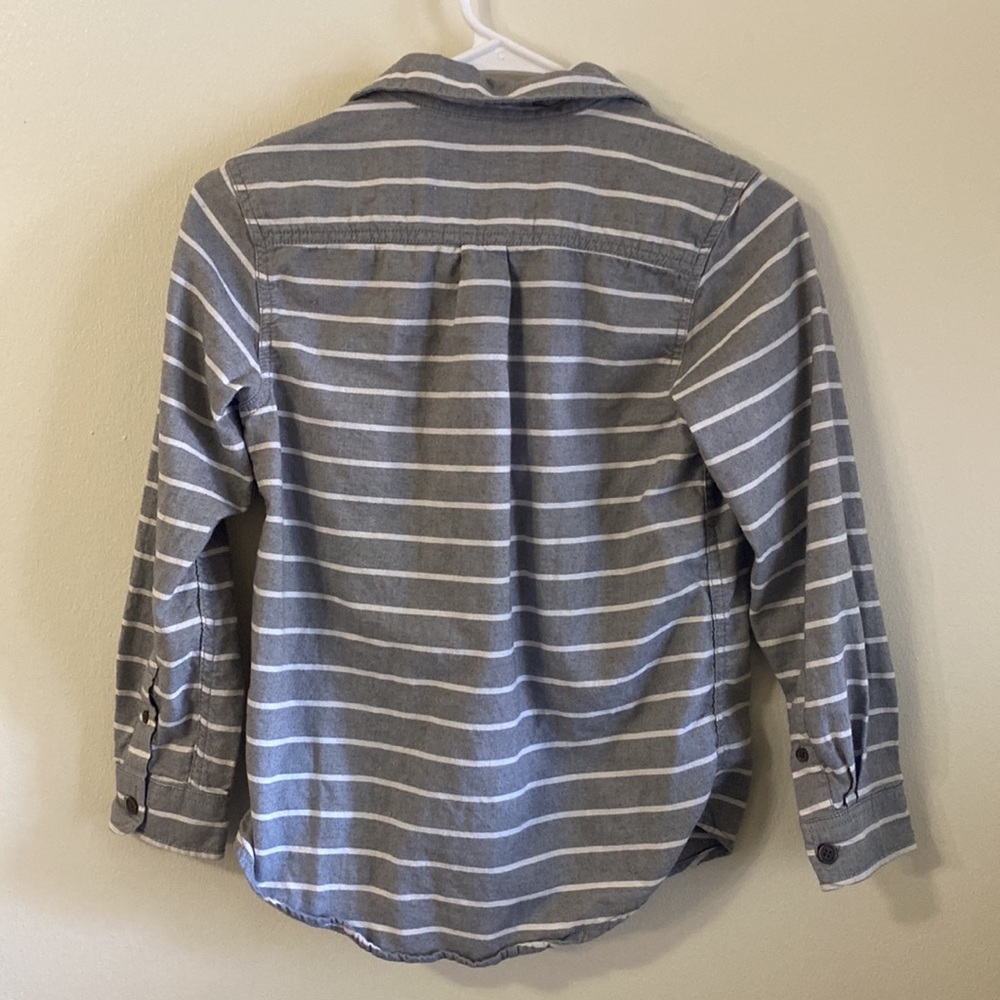 A1491 Cat & Jack, kids medium long sleeve button up - Picture 2 of 13